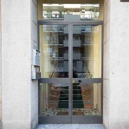 Large Comfortable House For 10, A Stone's Throw From The Metro Milan