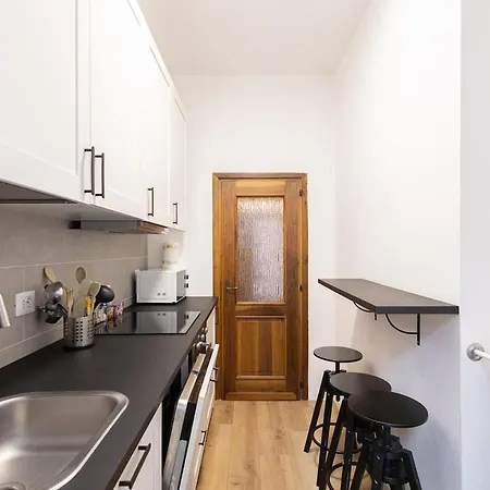 Large Comfortable House For 10, A Stone's Throw From The Metro