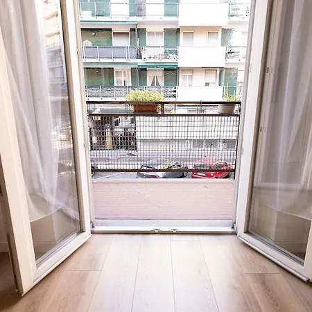 Large Comfortable House For 10, A Stone's Throw From The Metro