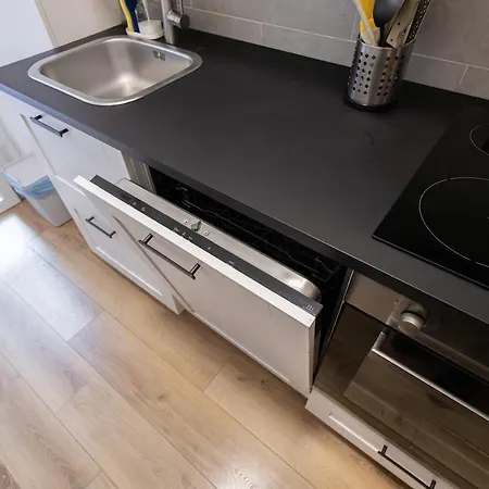Large Comfortable House For 10, A Stone's Throw From The Metro Appartement *