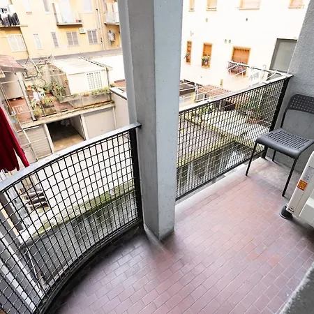 Large Comfortable House For 10, A Stone's Throw From The Metro