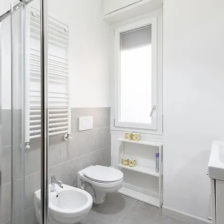 Appartement Large Comfortable House For 10, A Stone's Throw From The Metro