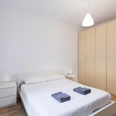 Large Comfortable House For 10, A Stone's Throw From The Metro