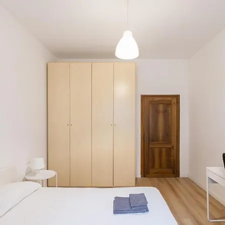 Large Comfortable House For 10, A Stone's Throw From The Metro Appartement *