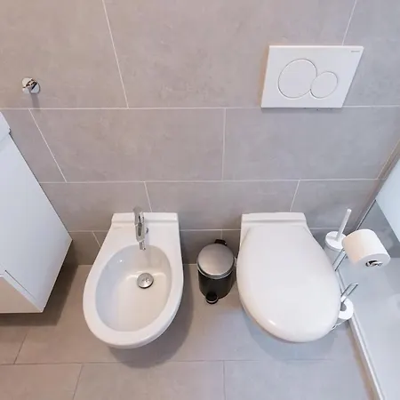 Large Comfortable House For 10, A Stone's Throw From The Metro Milan
