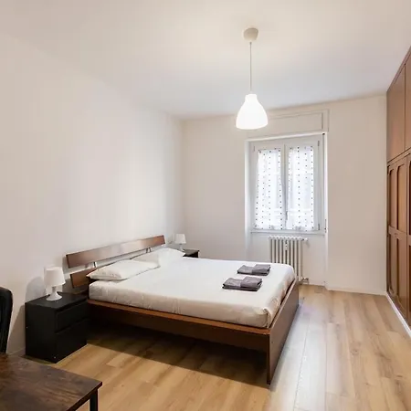 Large Comfortable House For 10, A Stone's Throw From The Metro Appartement